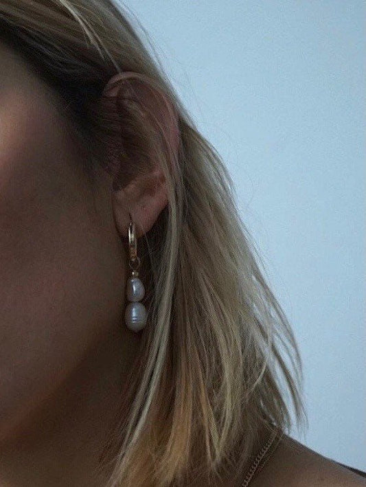 EILISH PEARL HOOPS
