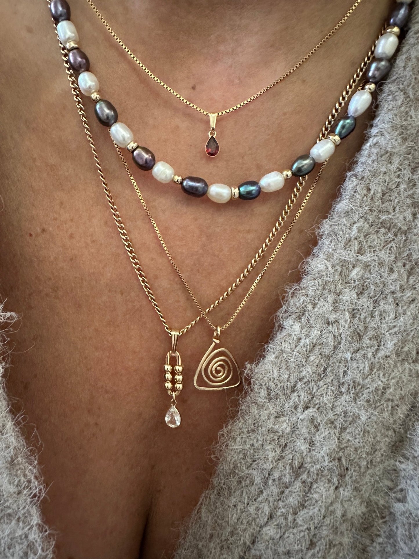 EVA Gold Pearl Necklace