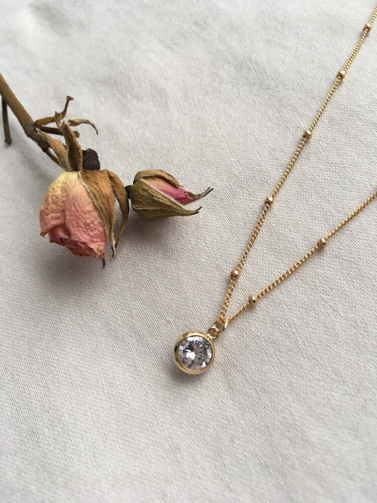 ORIA Crystal Gold Necklace