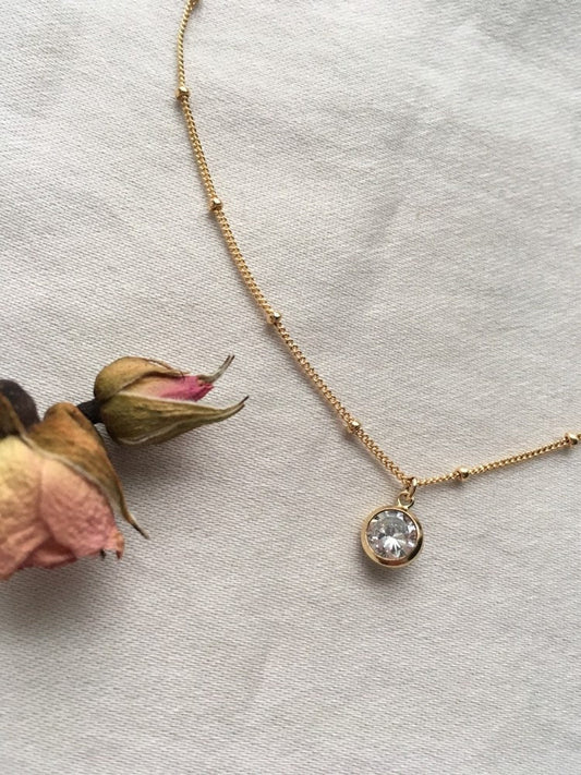 ORIA Crystal Gold Necklace