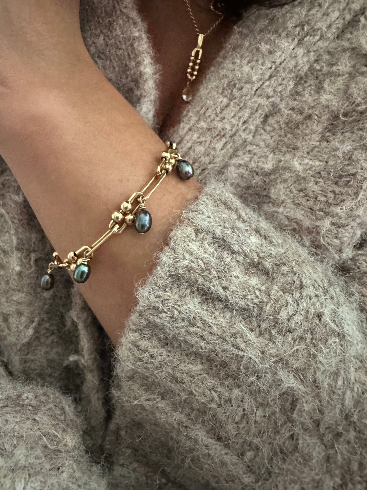 SERRA Pearl Charm Bracelet
