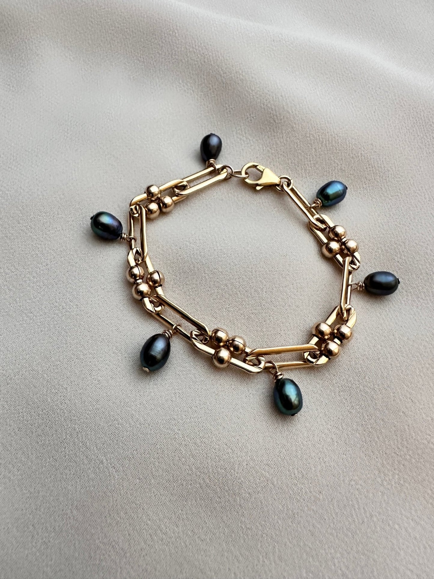 SERRA Pearl Charm Bracelet