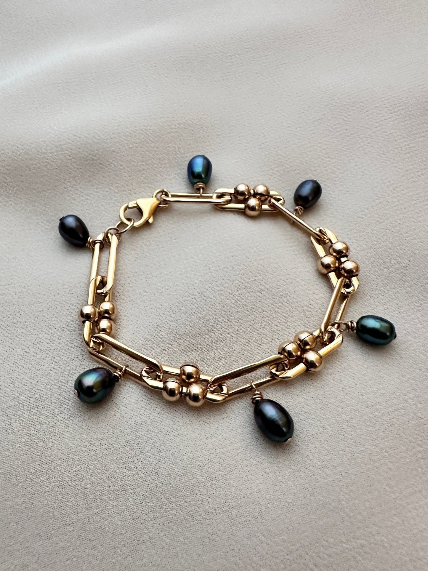 SERRA Pearl Charm Bracelet