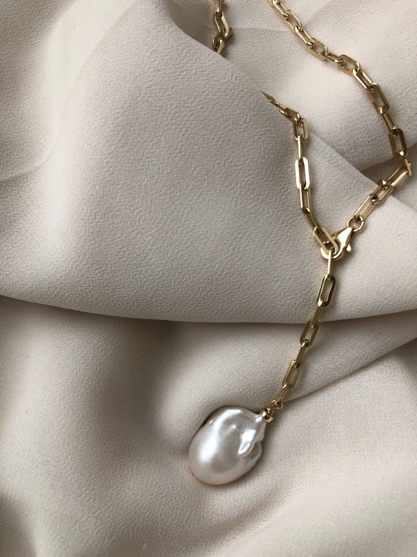 AMAL Gold Pearl Necklace