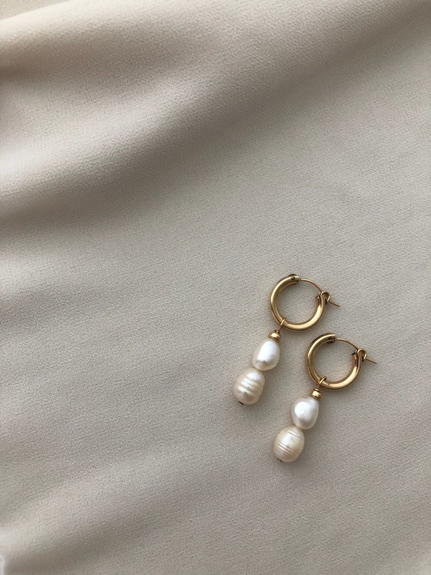 EILISH Gold Pearl Hoops