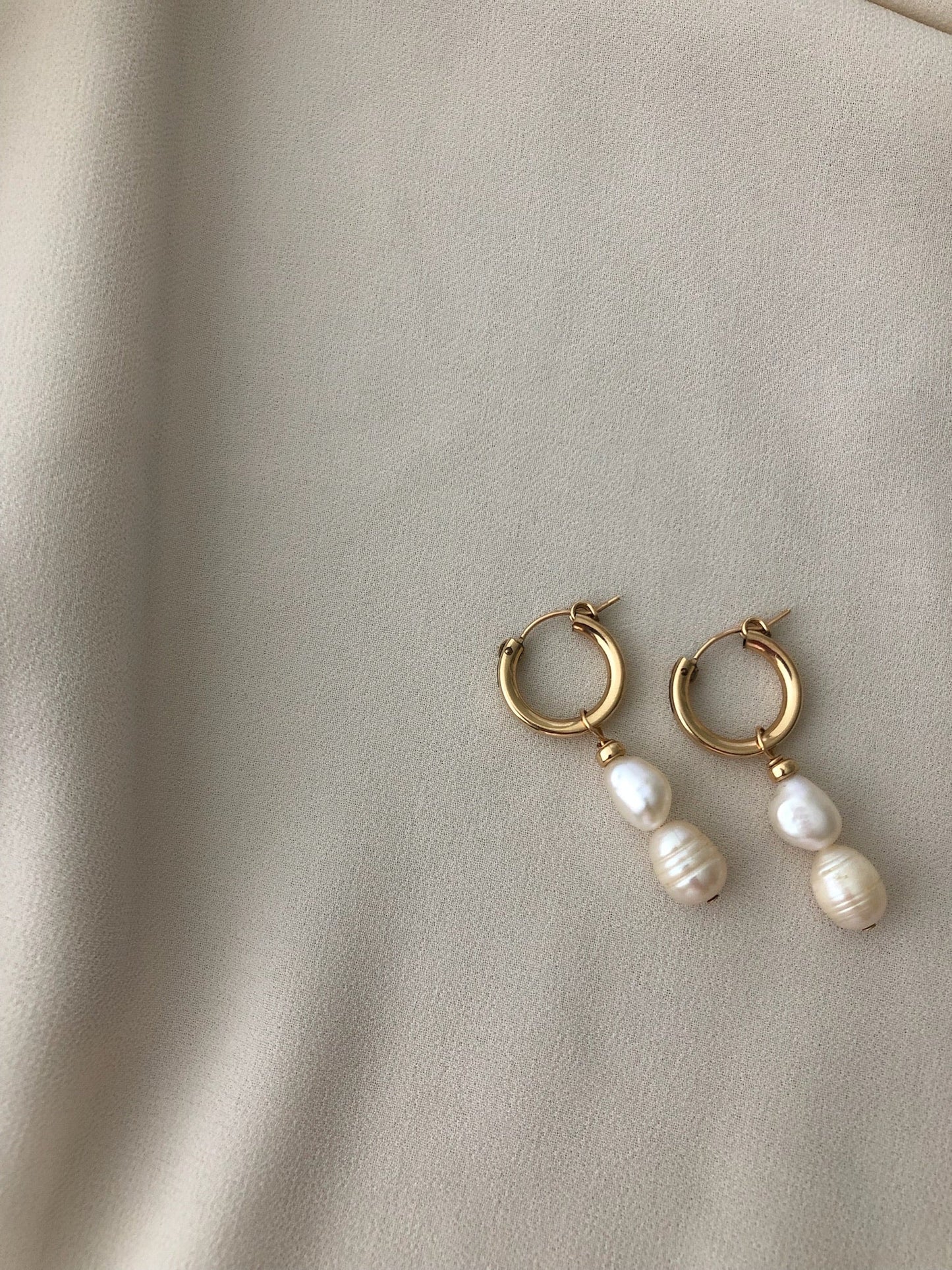 EILISH Gold Pearl Hoops