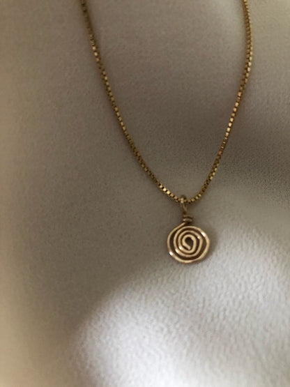 NEZ SPIRAL NECKLACE | Gold-Filled Dainty Pendant Box Chain Necklace