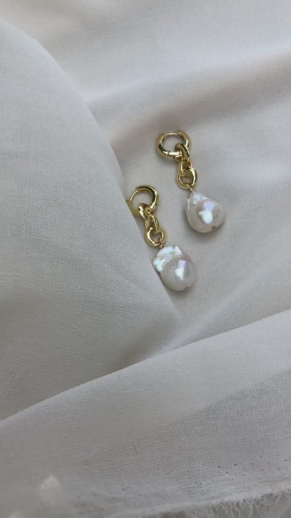 NOTO PEARL EARRINGS