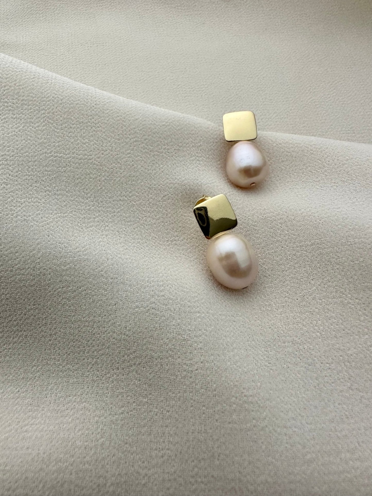 SANDRA Pearl Gold Earrings