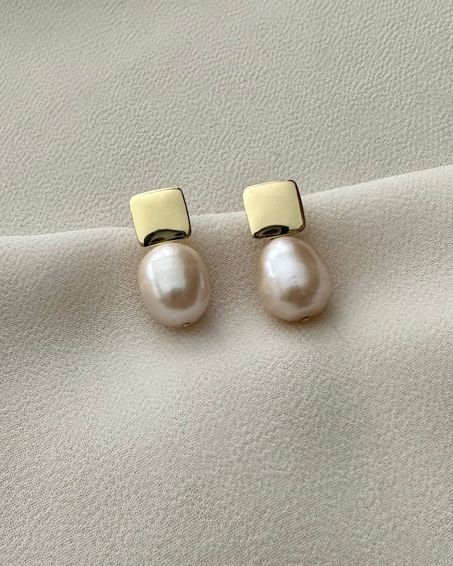 SANDRA Pearl Gold Earrings