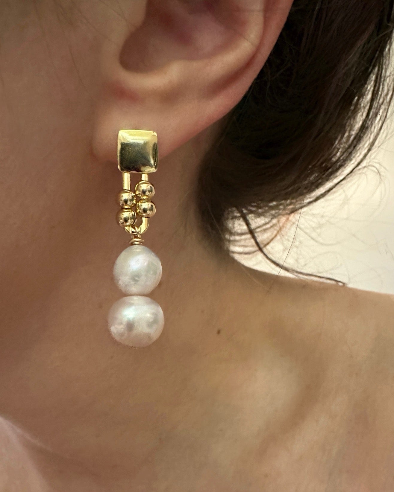 SCARLETT Gold Pearl Earrings