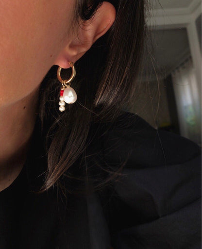 SISI PEARL HOOP EARRINGS