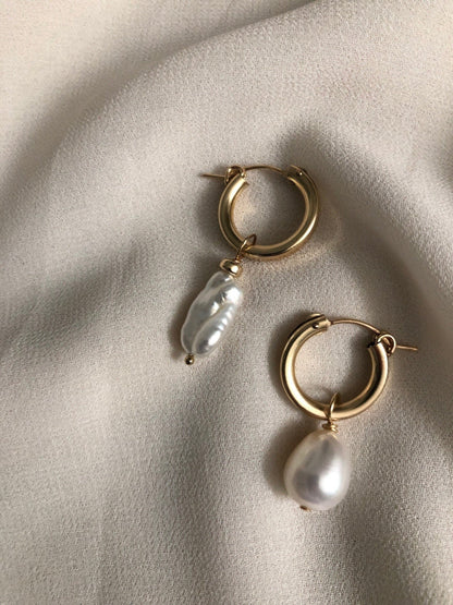 SISI PEARL HOOP EARRINGS