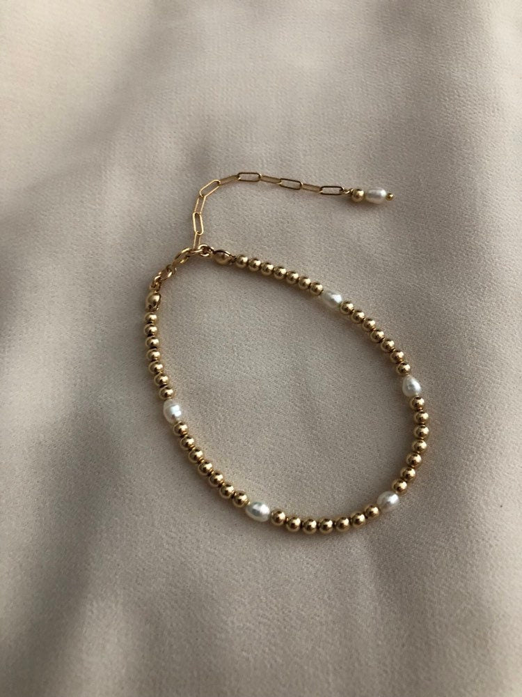 VALLI Dainty Pearl Gold Ball Bracelet