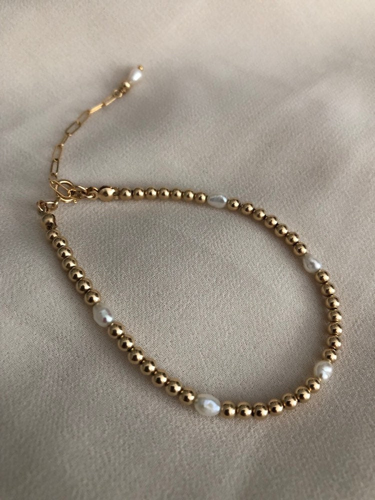 VALLI Dainty Pearl Gold Ball Bracelet