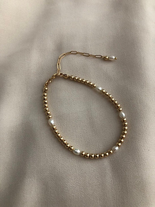 VALLI Dainty Pearl Gold Ball Bracelet
